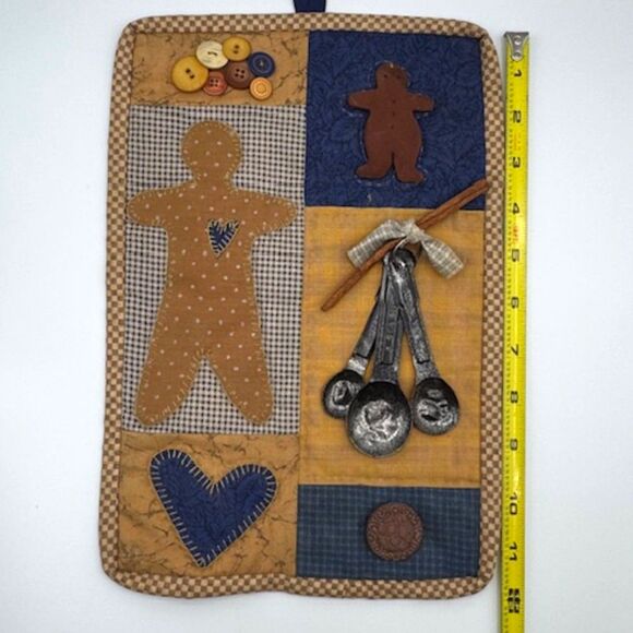 VTG Hand Quilted Wall Hanging 8x12 Gingerbread Man Hearts Buttons Kitchen Decor - Picture 10 of 11